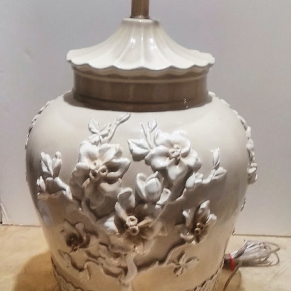Vintage Ceramic Table Lamp Beige Asian Hand-Carved Floral Design - Picture 1 of 9